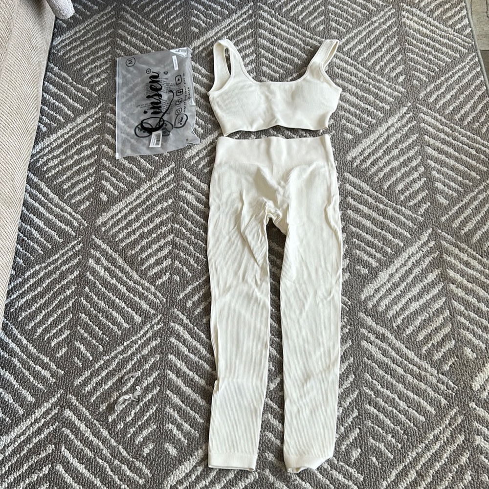 BNIB size medium sports bra and leggings set